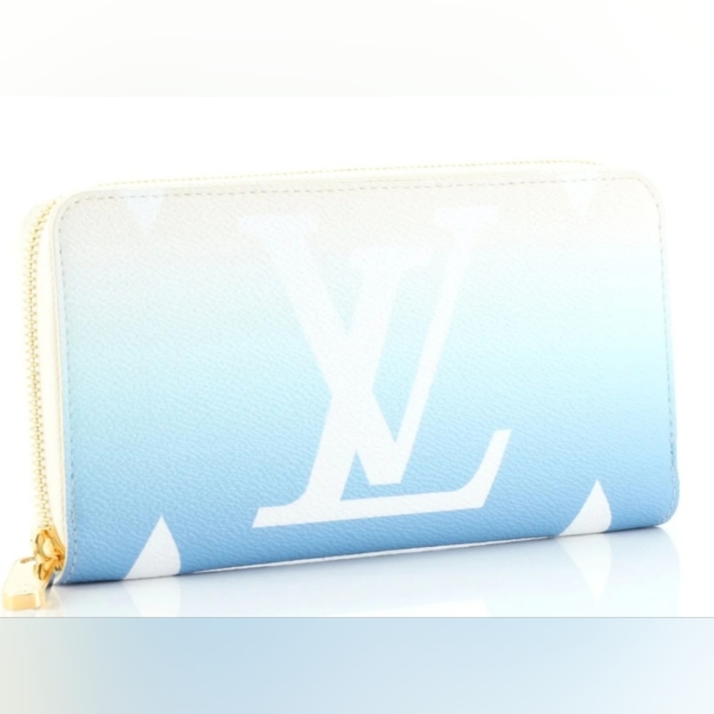 Mint Cond RFID Mic Louis Vuitton By the Pool Blue Large Zippy Wallet. Full Set